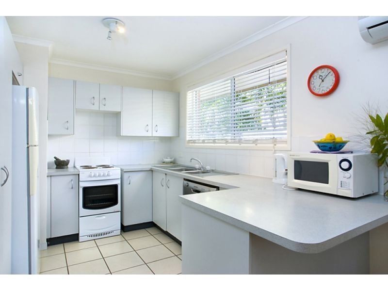 33 Orient Dr, Sunrise Beach QLD 4567