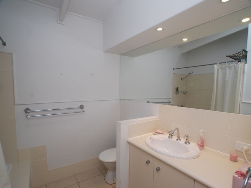 36 Lake Weyba Dr, Noosaville QLD 4566
