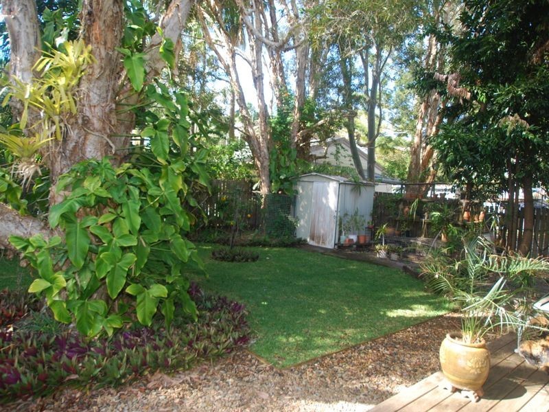 36 Lake Weyba Dr, Noosaville QLD 4566