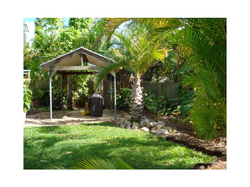 20 Pines Ave, Cooroibah QLD 4565