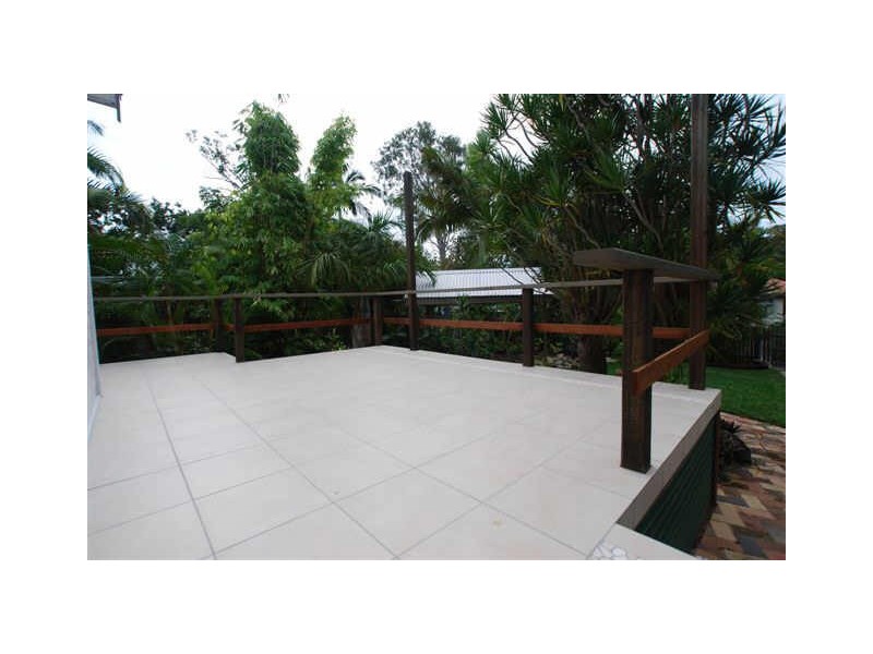 20 Pines Ave, Cooroibah QLD 4565