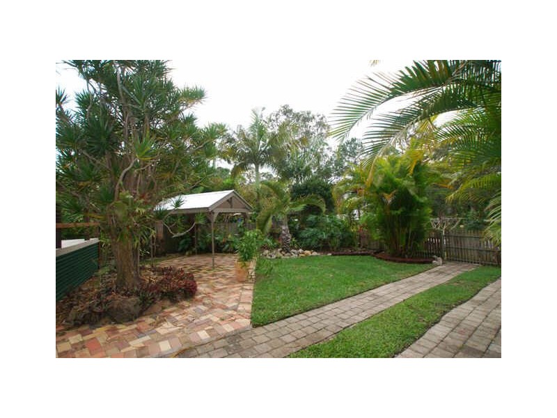 20 Pines Ave, Cooroibah QLD 4565