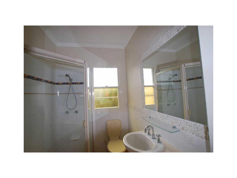 20 Pines Ave, Cooroibah QLD 4565