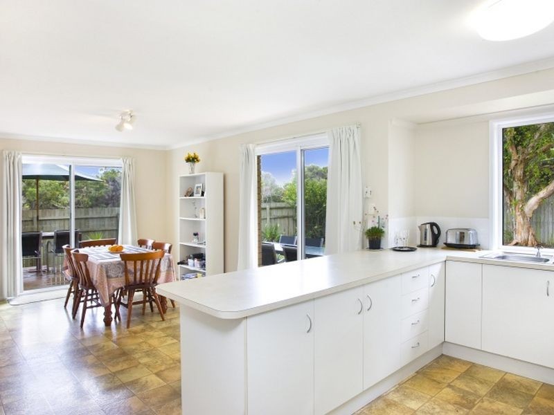 14 Columbia Dr, Sunrise Beach QLD 4567