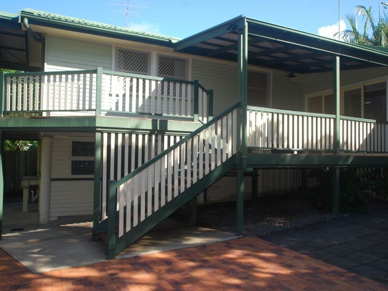 75 Eumundi Rd, Noosaville QLD 4566