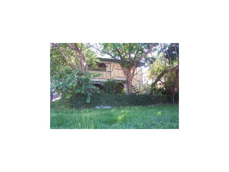 2 Effie Street, Bardon QLD 4065