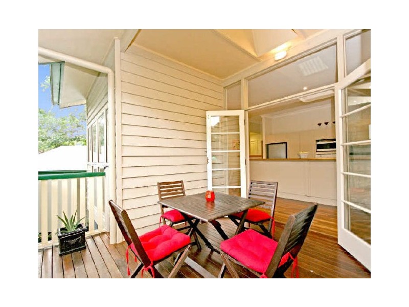 9 Grand Parade, Ashgrove QLD 4060