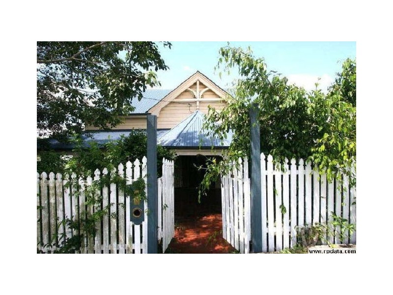 9 The Drive, Bardon QLD 4065