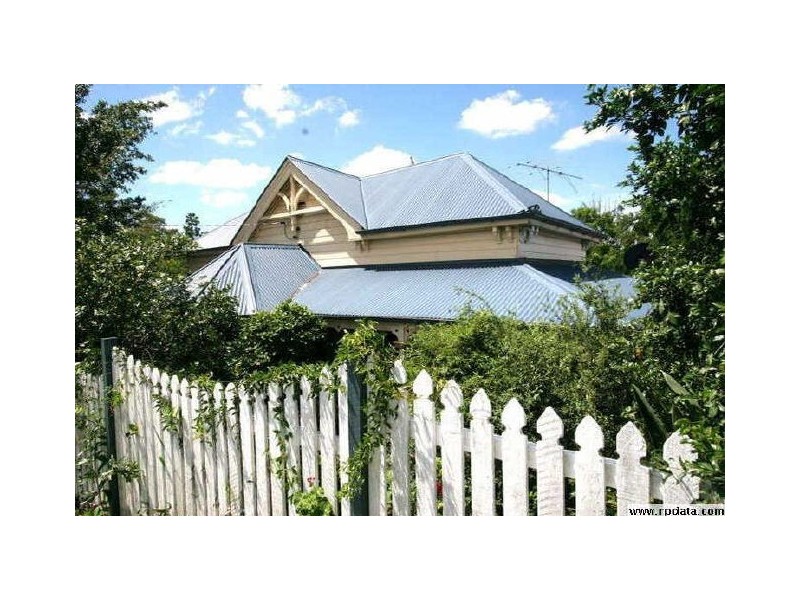 9 The Drive, Bardon QLD 4065