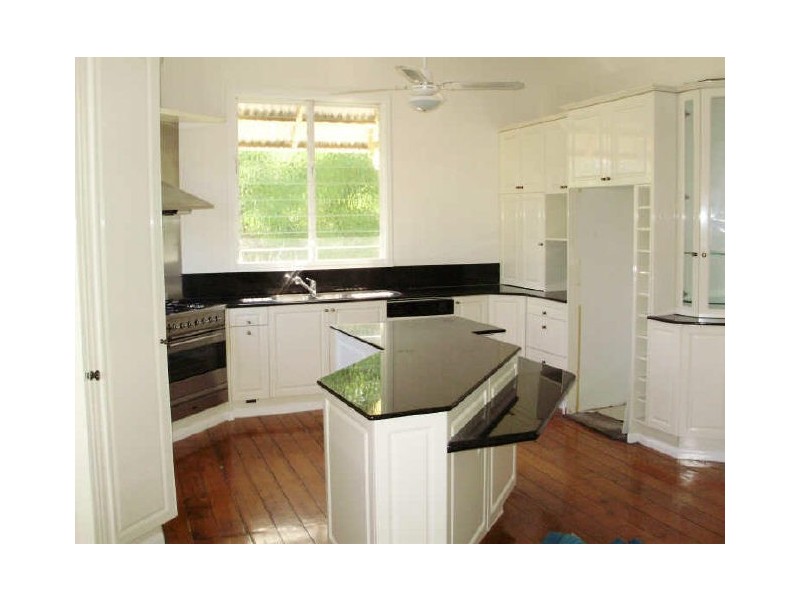 9 The Drive, Bardon QLD 4065