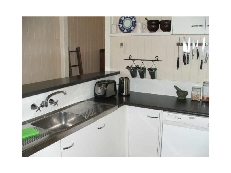 21 Blaxand Street, Milton QLD 4064