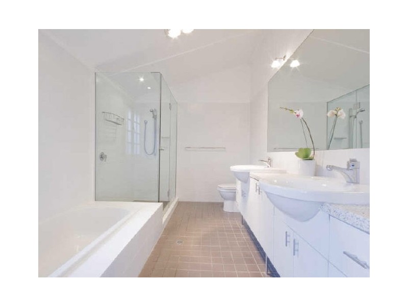 73 McLean Parade, Ashgrove QLD 4060