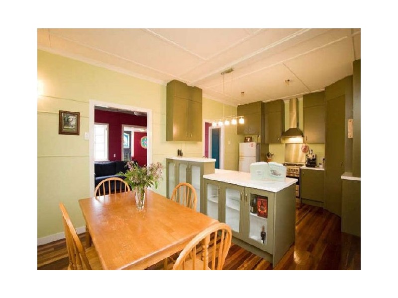 2 Gray Street, Red Hill QLD 4059