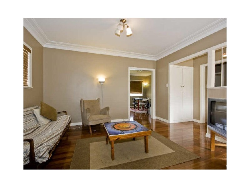 6 Blaxland Street, Milton QLD 4064