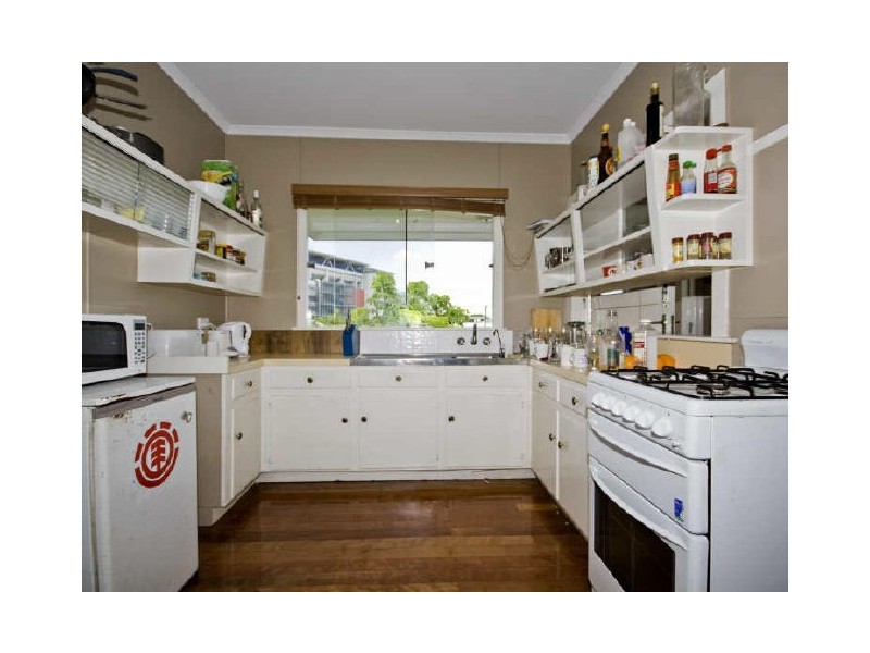 6 Blaxland Street, Milton QLD 4064