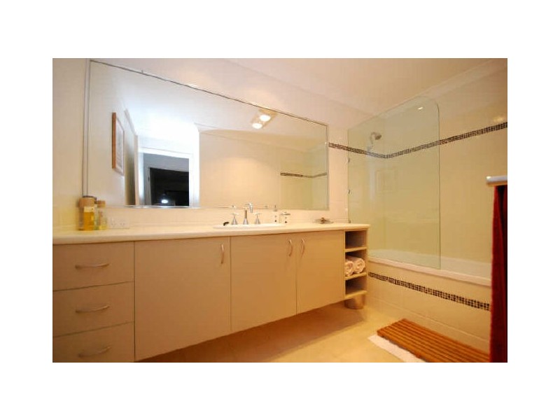 17 Cricket Street, Petrie Terrace QLD 4000