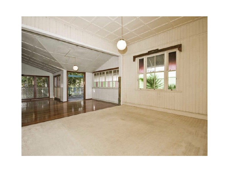 19 Nairn Street, Milton QLD 4064