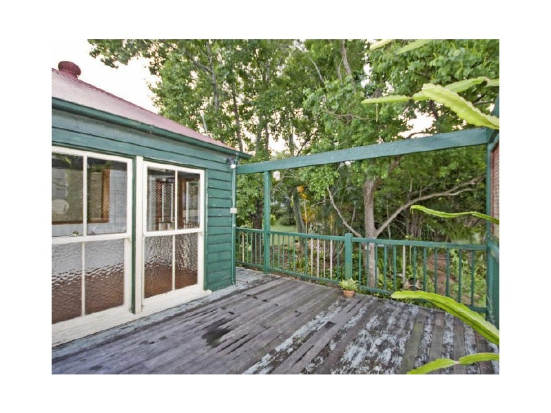 19 Nairn Street, Milton QLD 4064