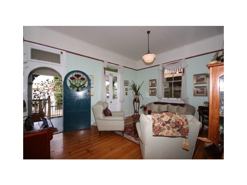 12 Sackville Street, Milton QLD 4064