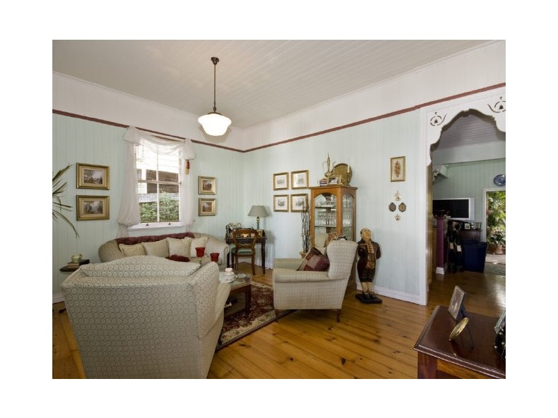 12 Sackville Street, Milton QLD 4064