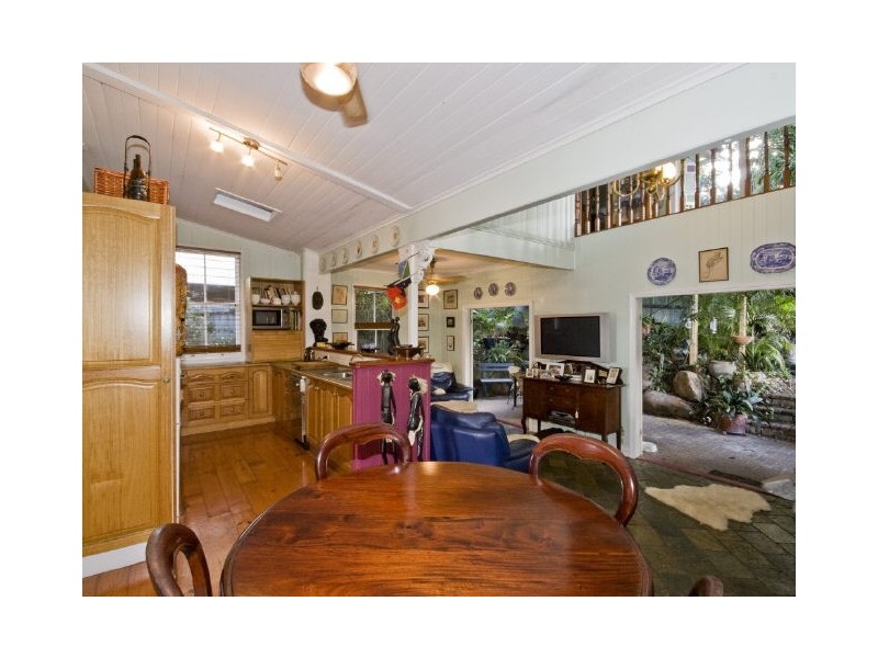 12 Sackville Street, Milton QLD 4064