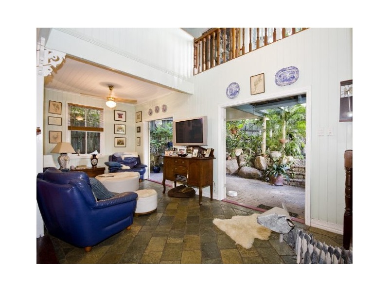 12 Sackville Street, Milton QLD 4064