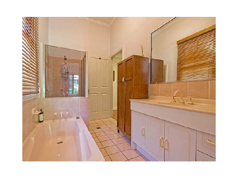 20 Cranmore Street, Red Hill QLD 4059