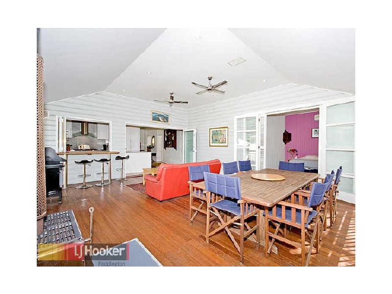 15 Knowles Street, Auchenflower QLD 4066