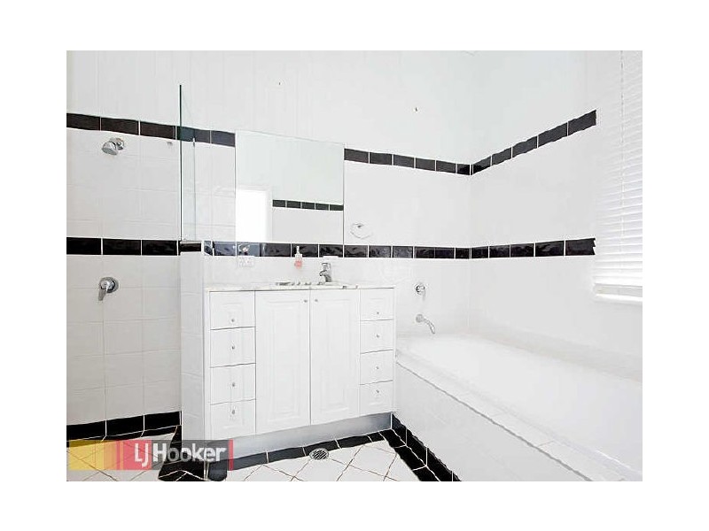 15 Knowles Street, Auchenflower QLD 4066