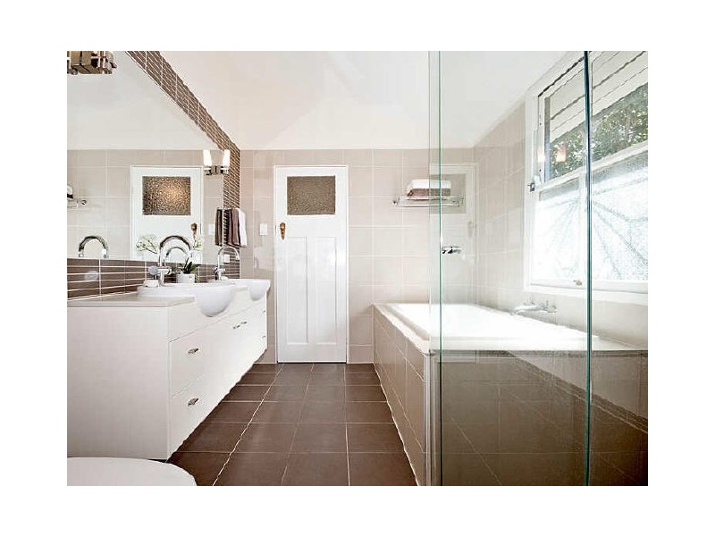 10 McComb Street, Kelvin Grove QLD 4059