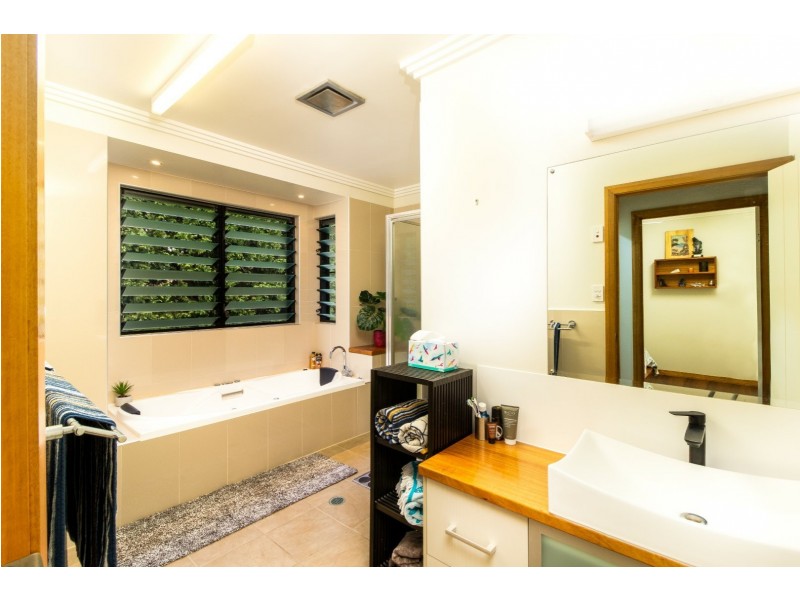 44 Mountain view Drive, Atherton QLD 4883