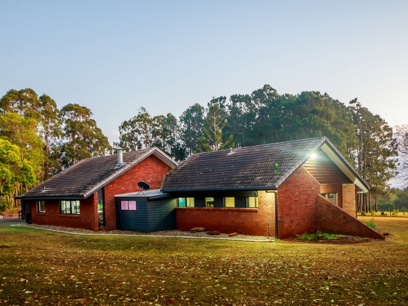 6A Equestrian Drive, Tolga QLD 4882