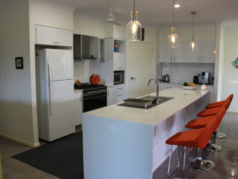 25 Williams Avenue, Yungaburra QLD 4884