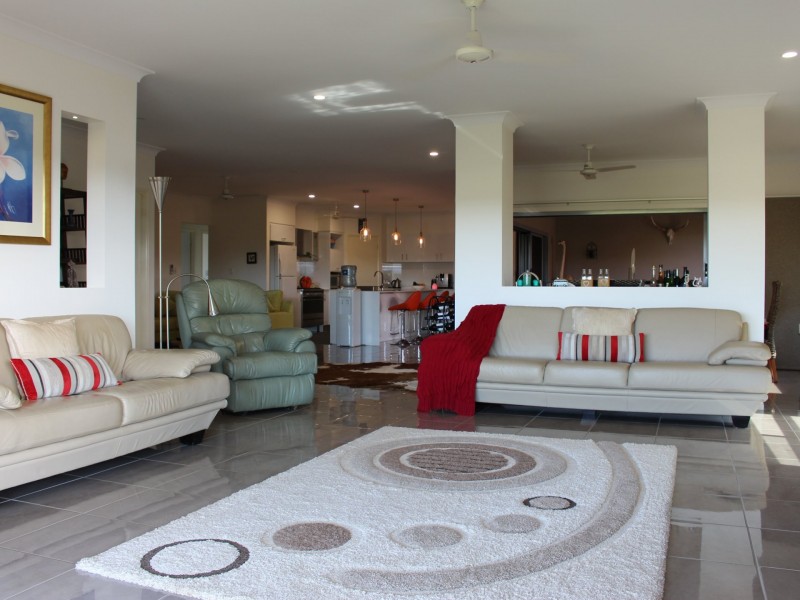 25 Williams Avenue, Yungaburra QLD 4884