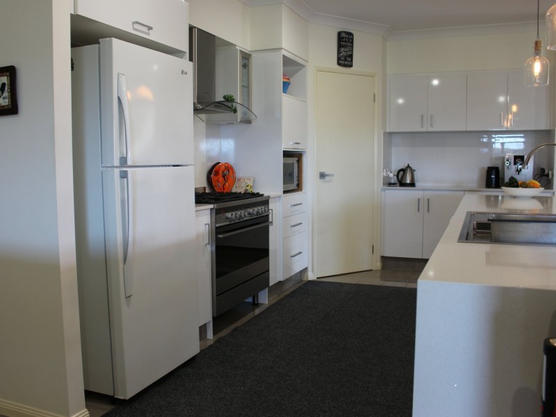 25 Williams Avenue, Yungaburra QLD 4884