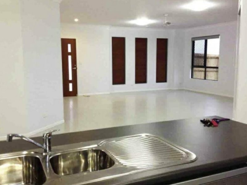 13 Rosenberg Street, Atherton QLD 4883