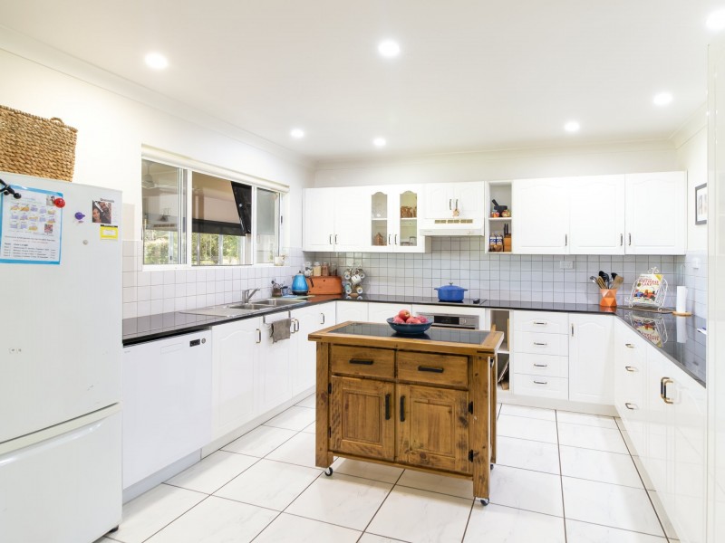 166 Jacaranda Drive, Millstream QLD 4888