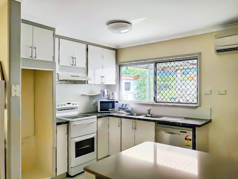 8 Kowinka Street, White Rock QLD 4868