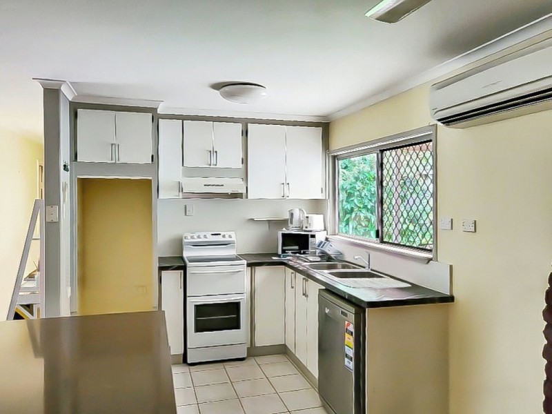 8 Kowinka Street, White Rock QLD 4868