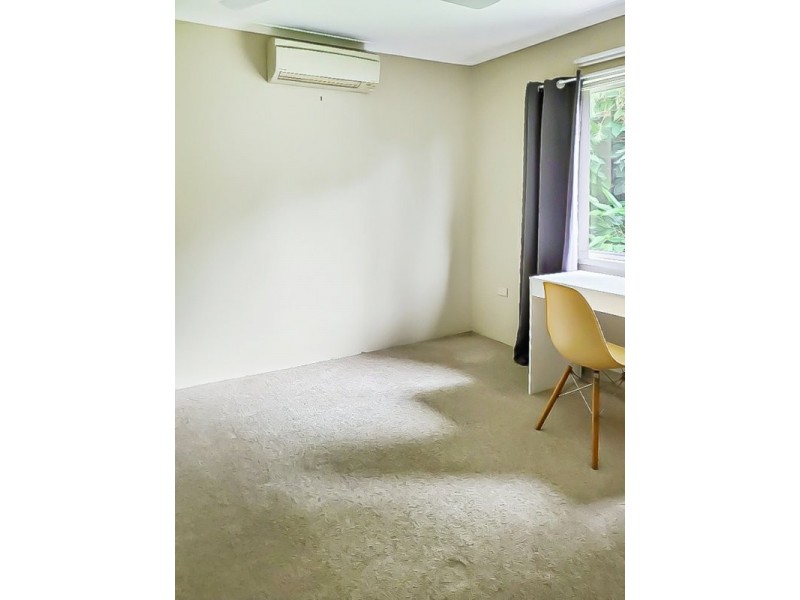 8 Kowinka Street, White Rock QLD 4868