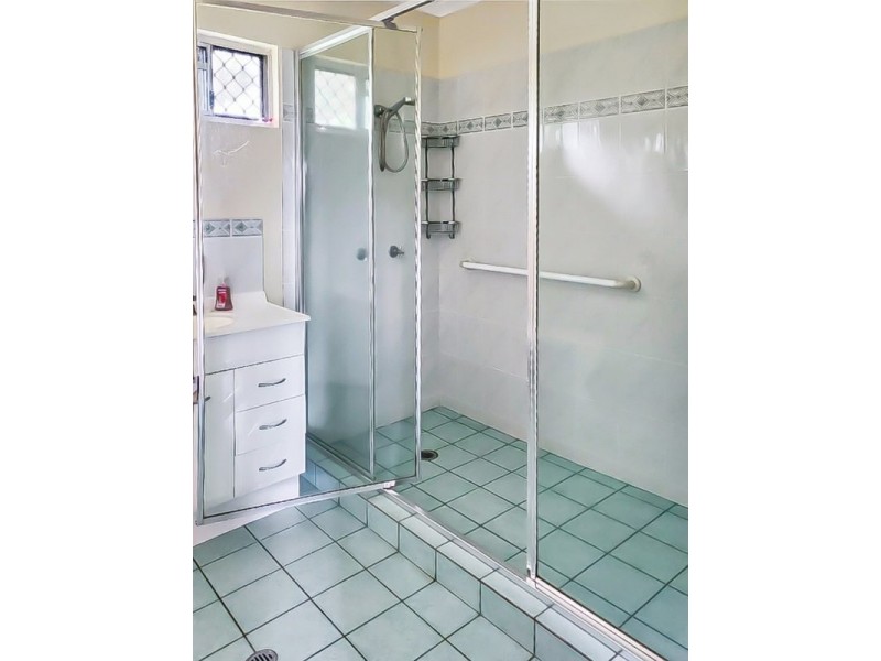 8 Kowinka Street, White Rock QLD 4868