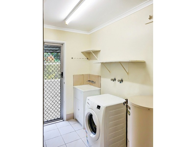 8 Kowinka Street, White Rock QLD 4868