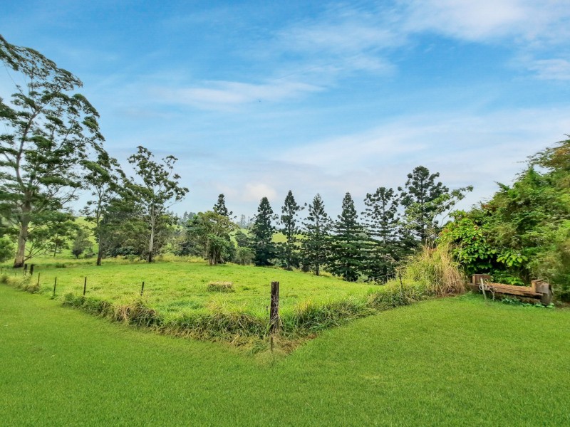 7 Biggs Road East, Beatrice QLD 4886