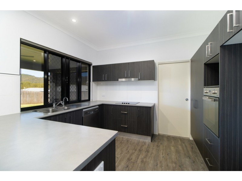 9 Robertson Close, Atherton QLD 4883