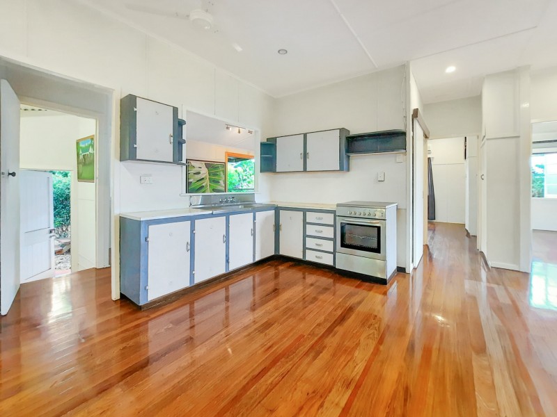 13 Johns Parade, Atherton QLD 4883