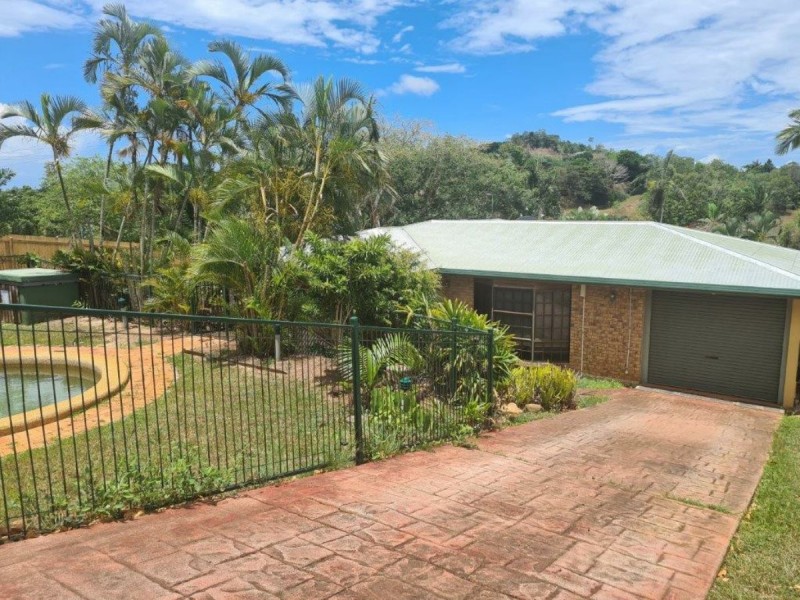 2 McFarlane Drive, Kanimbla QLD 4870