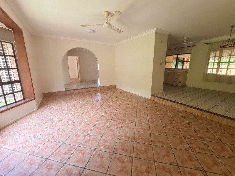 2 McFarlane Drive, Kanimbla QLD 4870