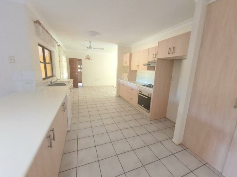 2 McFarlane Drive, Kanimbla QLD 4870