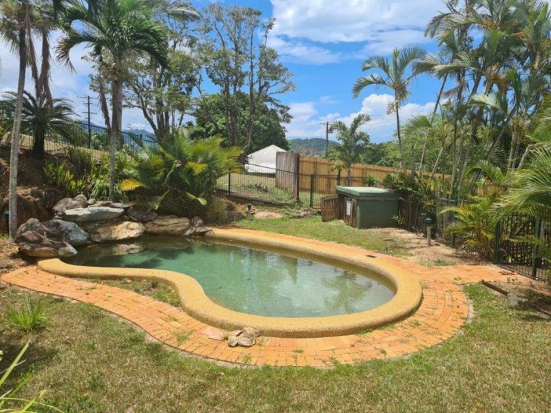2 McFarlane Drive, Kanimbla QLD 4870