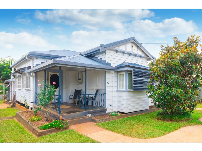 10 Holm Street, Atherton QLD 4883